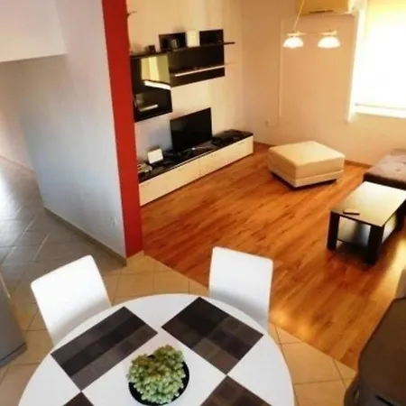 Behagliche In Mit Terrasse Und Grill דירה זאדאר