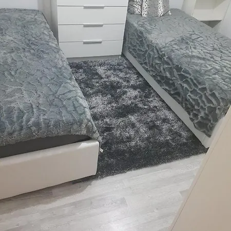 Behagliche In Mit Terrasse Und Grill דירה זאדאר