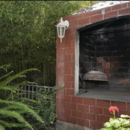 Behagliche In Mit Terrasse Und Grill דירה *