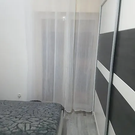 Behagliche In Mit Terrasse Und Grill זאדאר